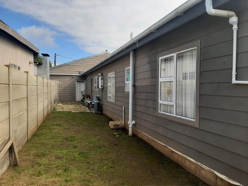 4 Bedroom Property for Sale in Albertinia Western Cape